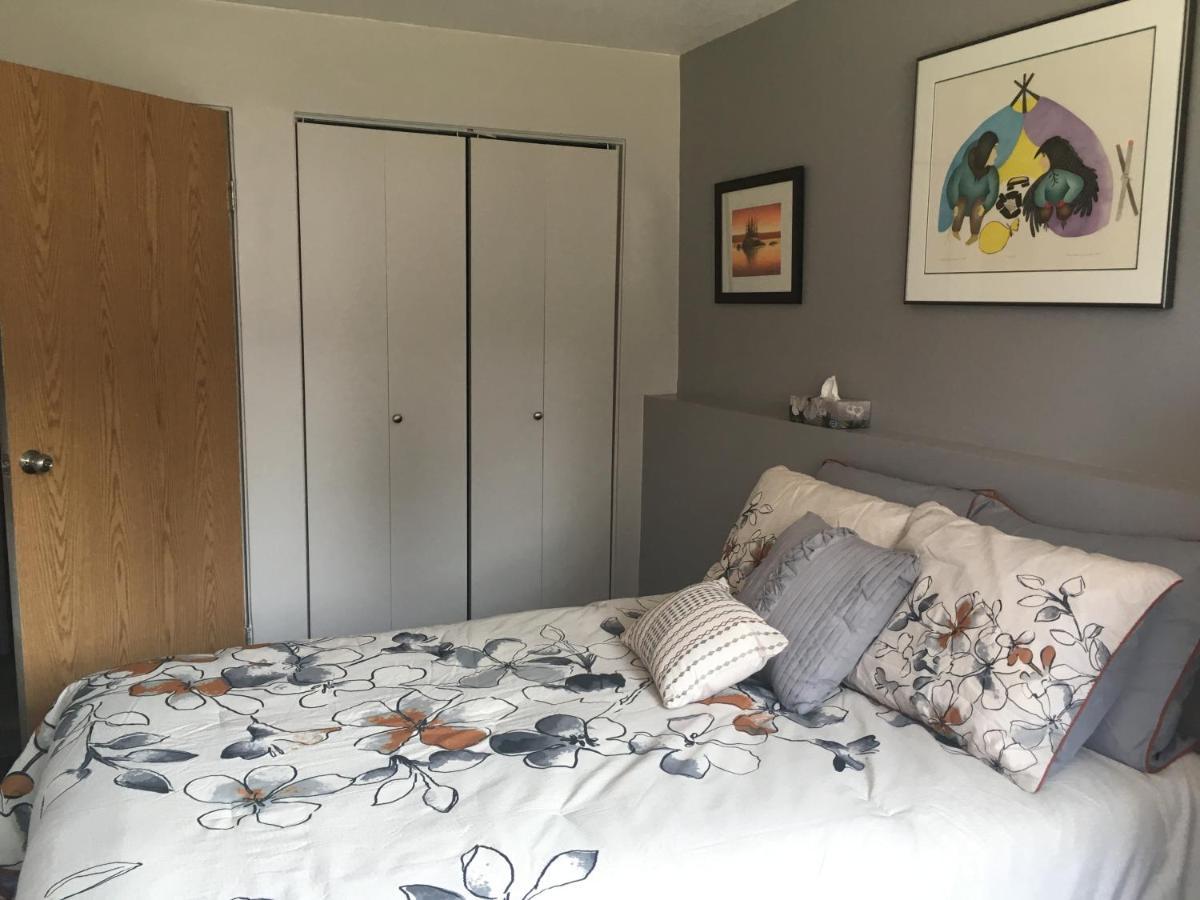 イエローナイフ Polar Nights Bed & Breakfast エクステリア 写真