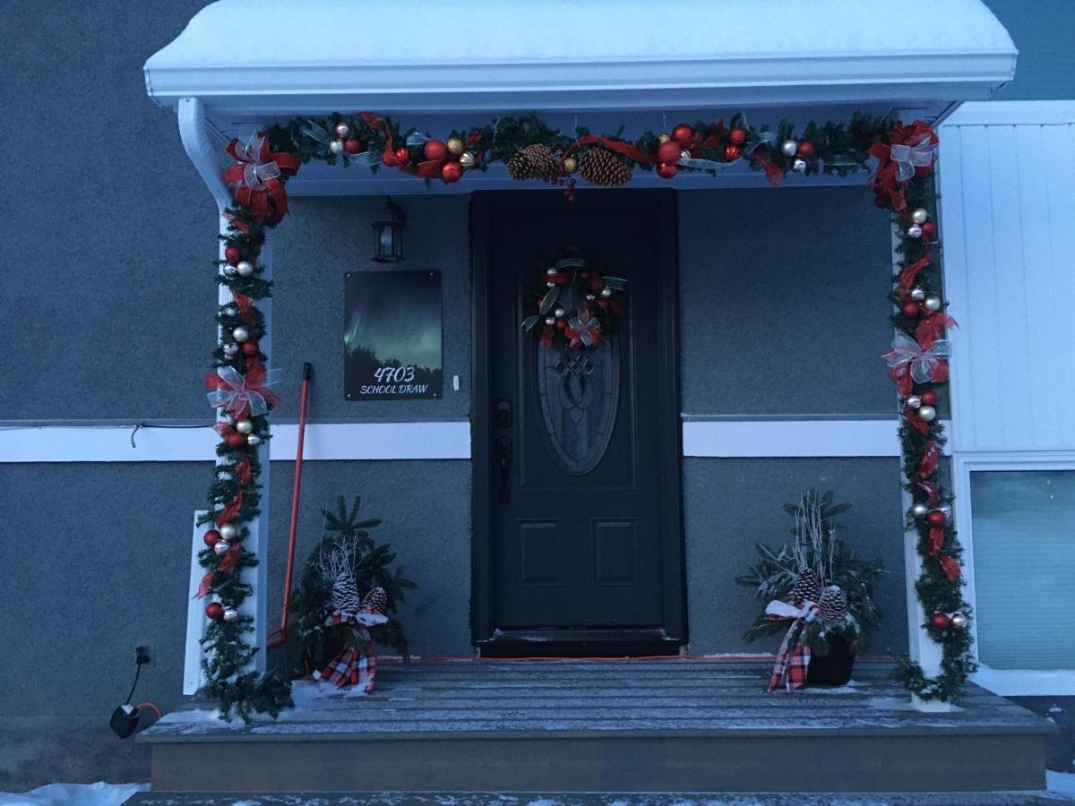 イエローナイフ Polar Nights Bed & Breakfast エクステリア 写真